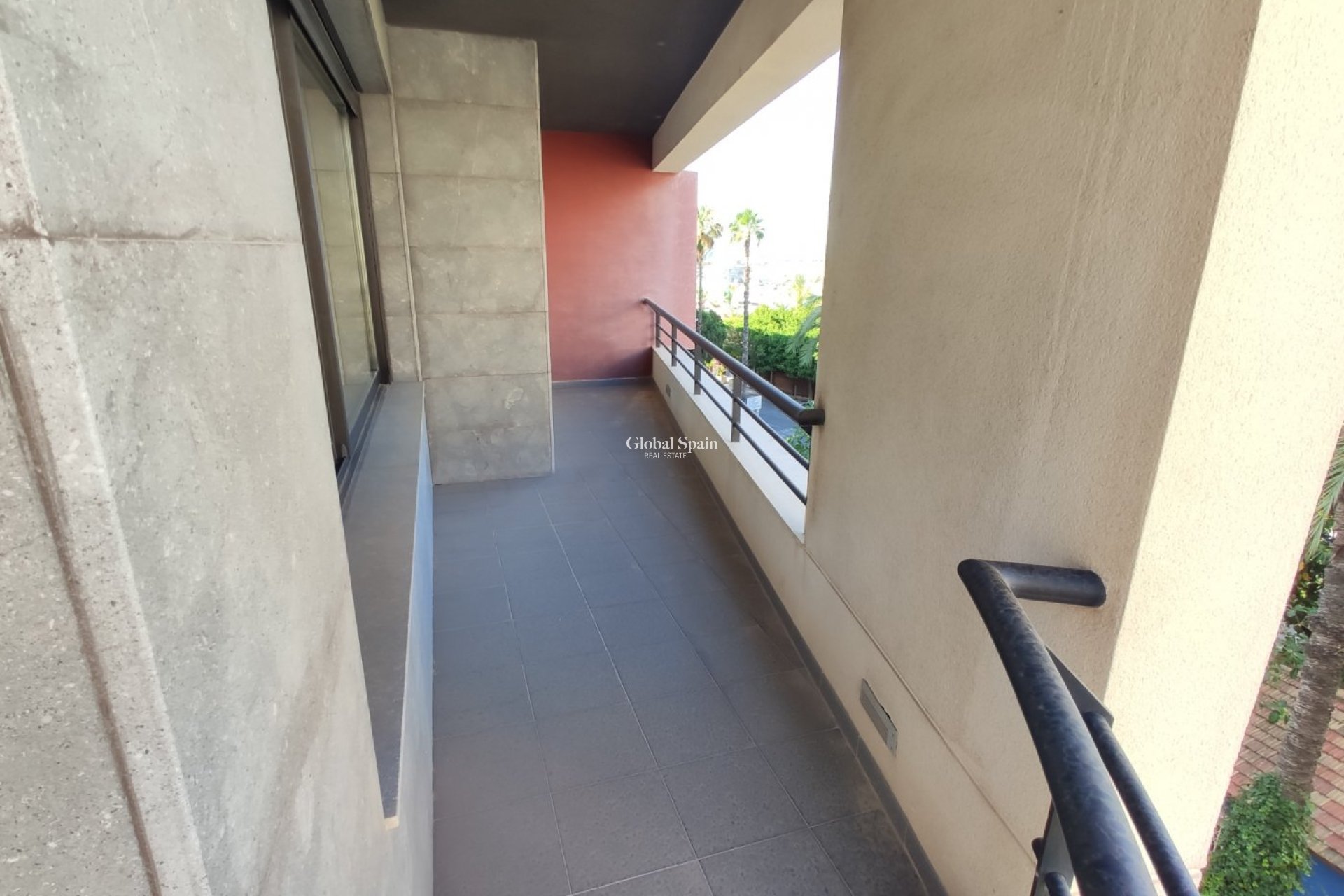 Wederverkoop - APPARTEMENT -
TORREVIEJA - Puerto