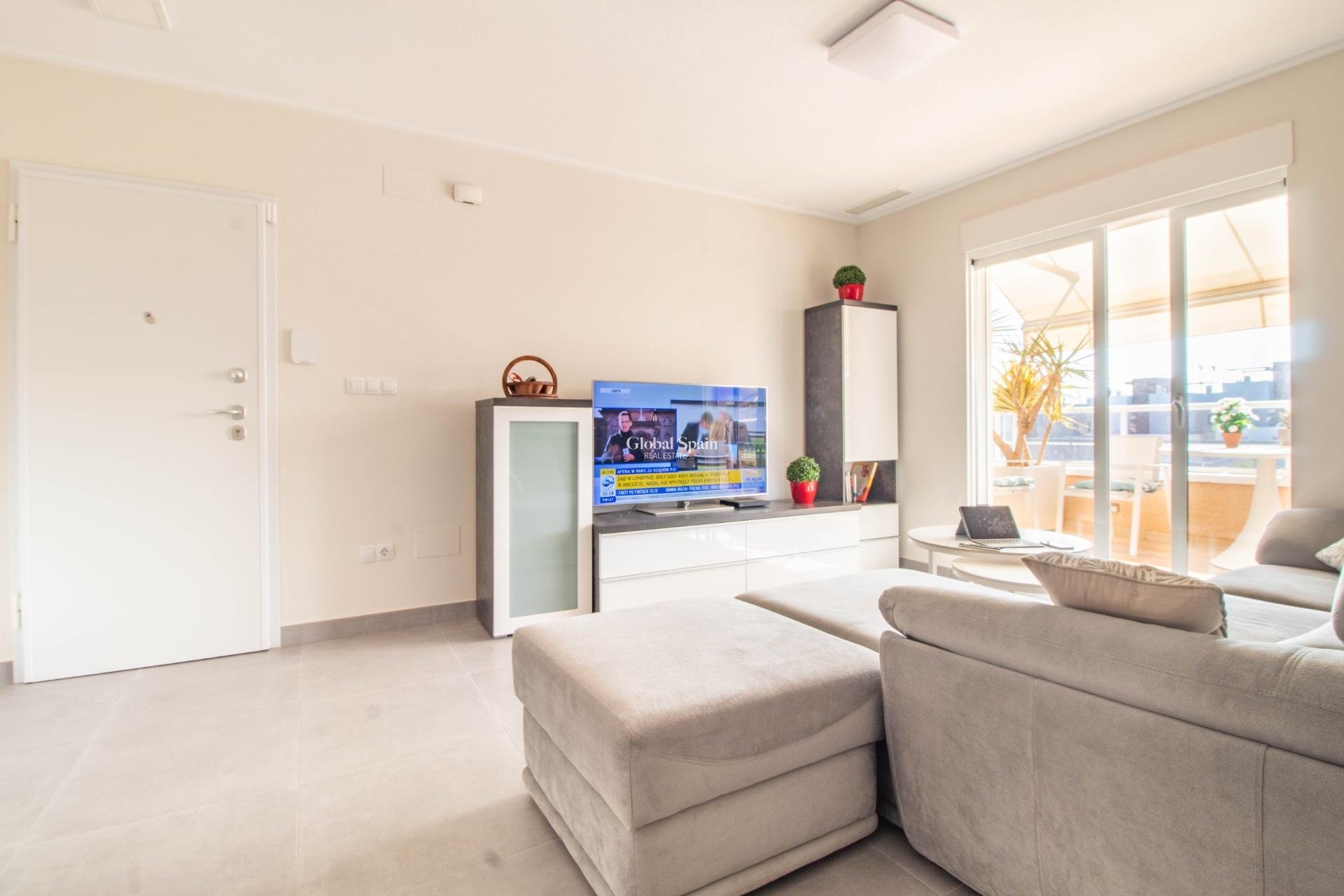 Wederverkoop - APPARTEMENT -
TORREVIEJA - Punta prima