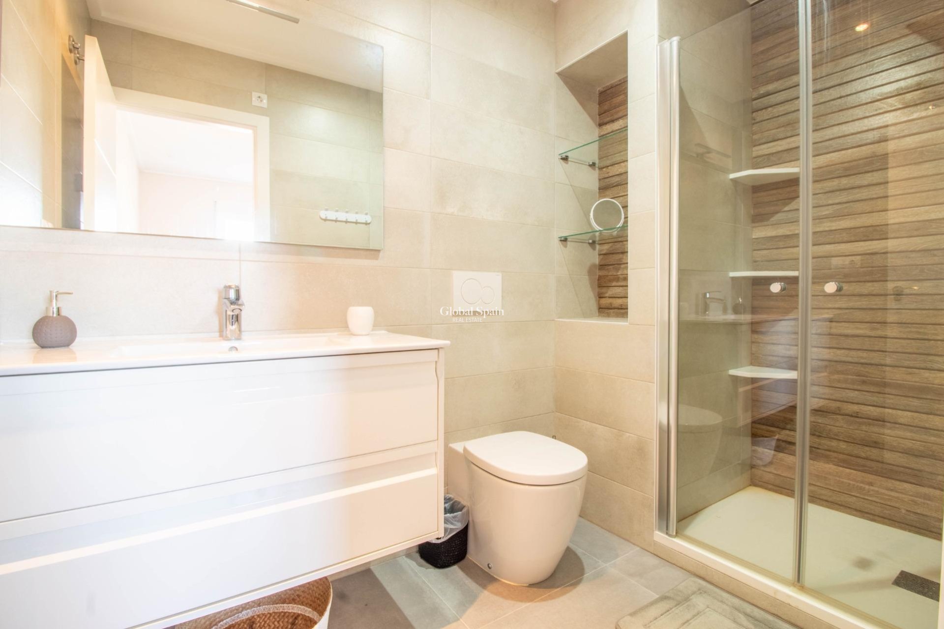 Wederverkoop - APPARTEMENT -
TORREVIEJA - Punta prima