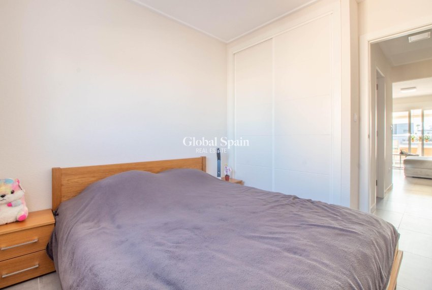 Wederverkoop - APPARTEMENT -
TORREVIEJA - Punta prima