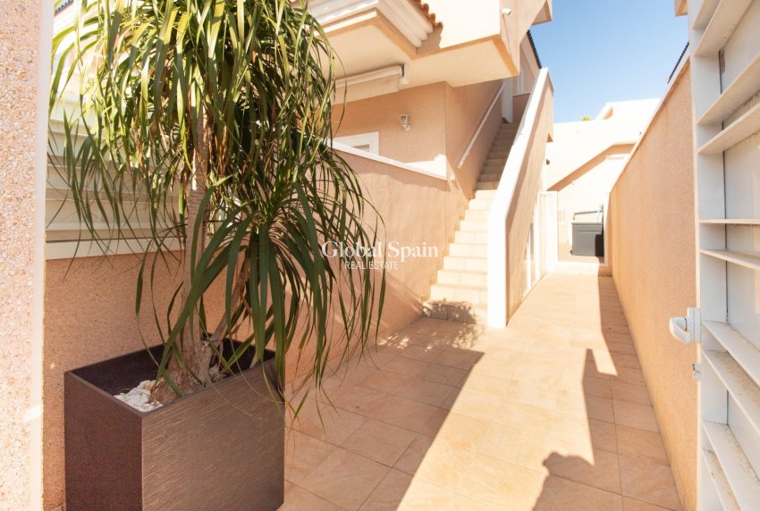 Wederverkoop - APPARTEMENT -
TORREVIEJA - Punta prima