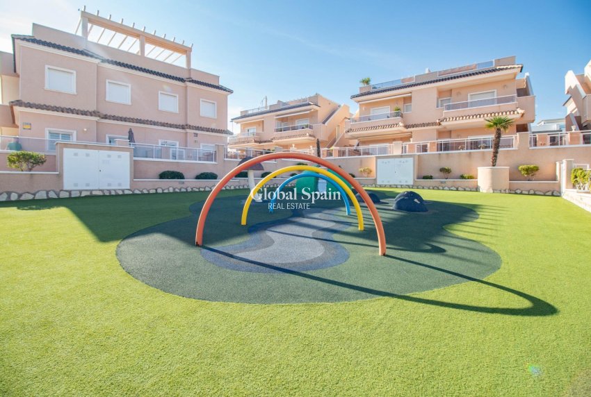 Wederverkoop - APPARTEMENT -
TORREVIEJA - Punta prima