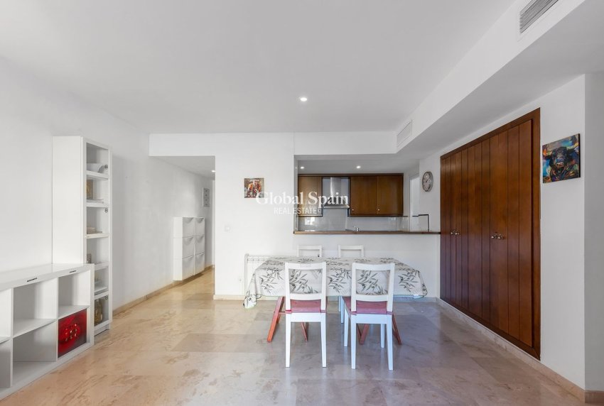 Wederverkoop - APPARTEMENT -
TORREVIEJA - Punta Prima