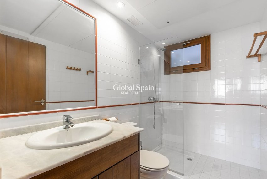 Wederverkoop - APPARTEMENT -
TORREVIEJA - Punta Prima