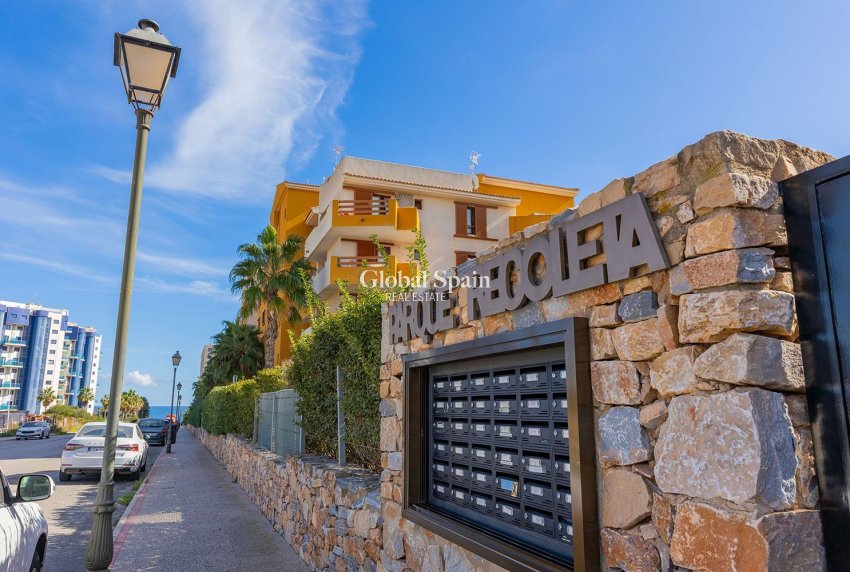 Wederverkoop - APPARTEMENT -
TORREVIEJA - Punta Prima