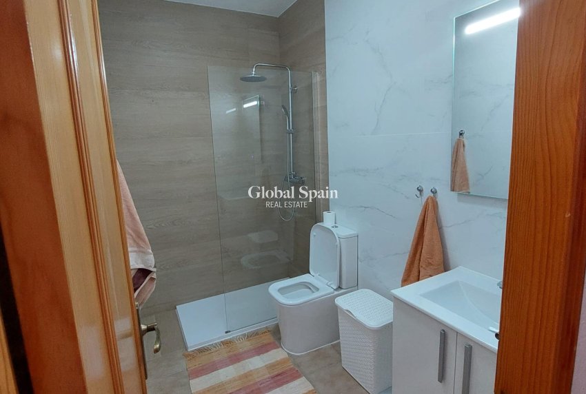 Wederverkoop - APPARTEMENT -
TORREVIEJA - Punta Prima
