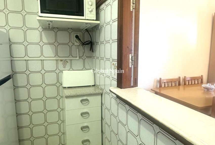 Wederverkoop - APPARTEMENT -
TORREVIEJA - Punta Prima