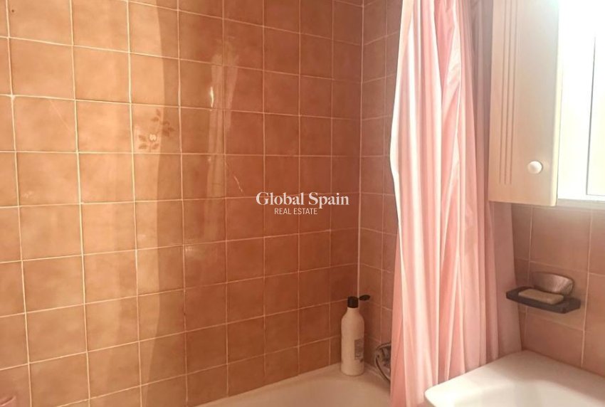 Wederverkoop - APPARTEMENT -
TORREVIEJA - Punta Prima