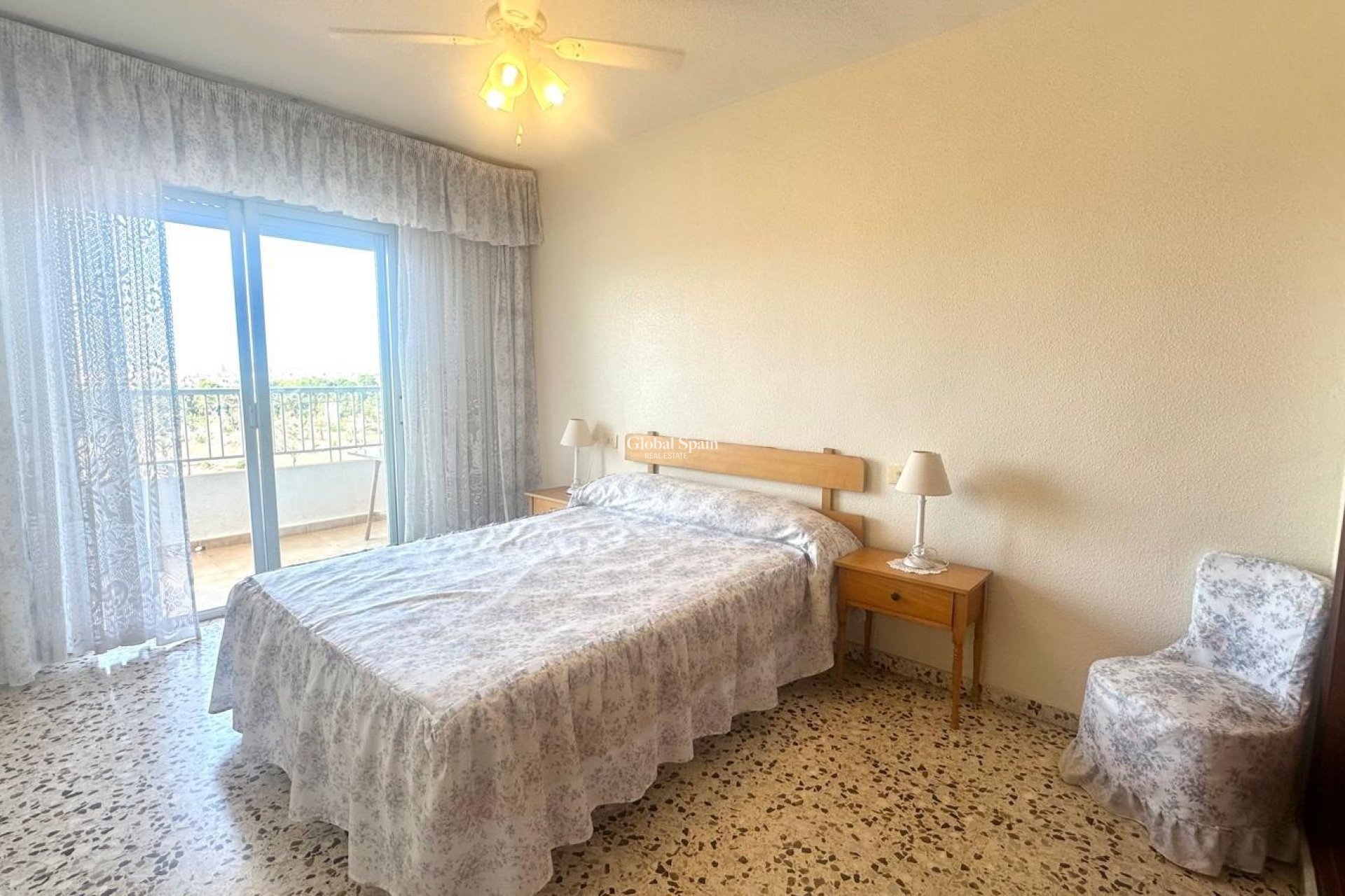 Wederverkoop - APPARTEMENT -
TORREVIEJA - Punta Prima