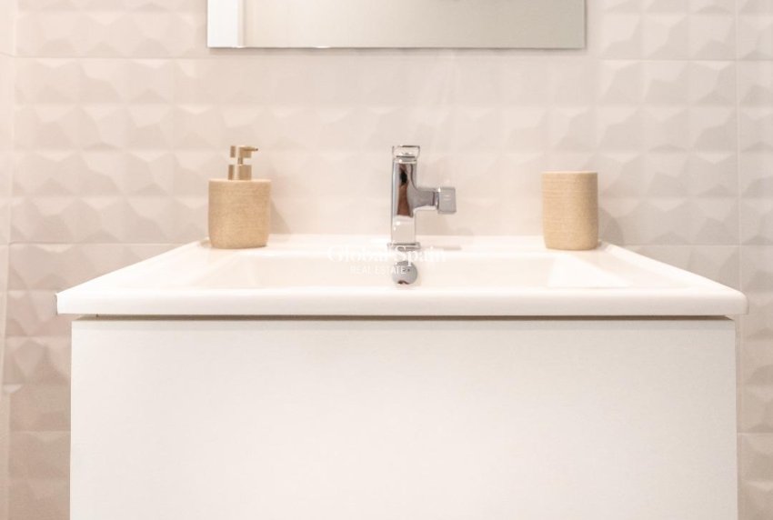 Wederverkoop - APPARTEMENT -
TORREVIEJA - Punta Prima