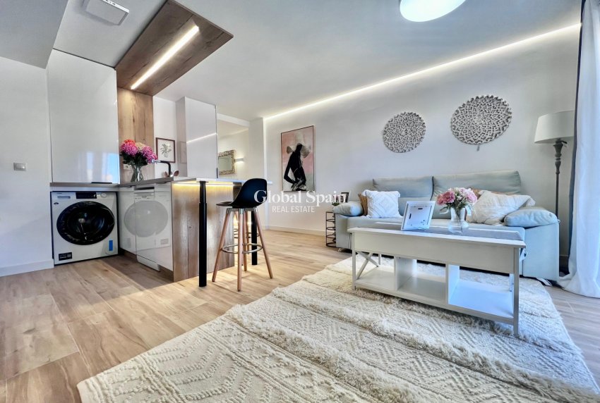 Wederverkoop - APPARTEMENT -
TORREVIEJA - Punta prima