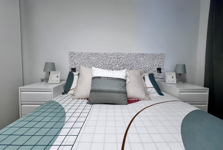 Wederverkoop - APPARTEMENT -
TORREVIEJA - Punta prima