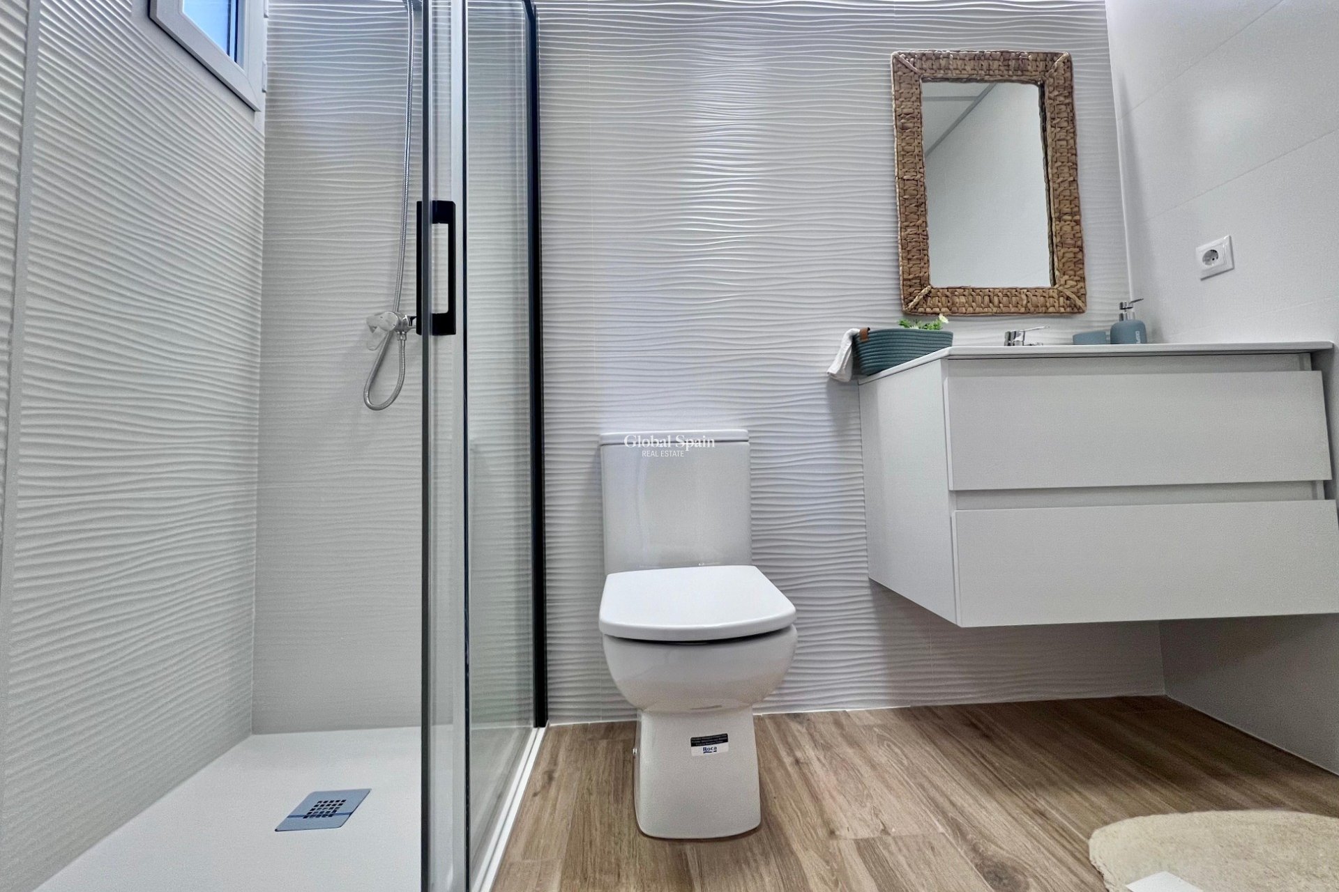 Wederverkoop - APPARTEMENT -
TORREVIEJA - Punta prima