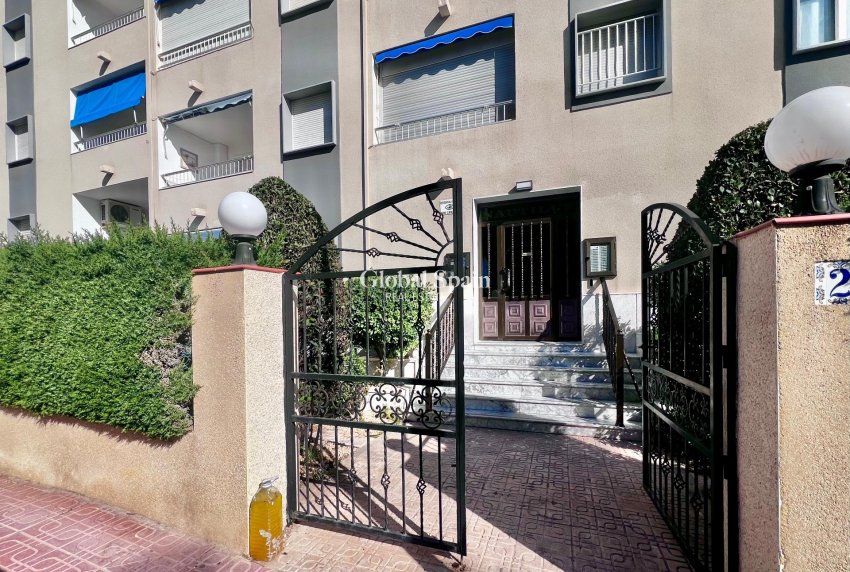 Wederverkoop - APPARTEMENT -
TORREVIEJA - Punta prima