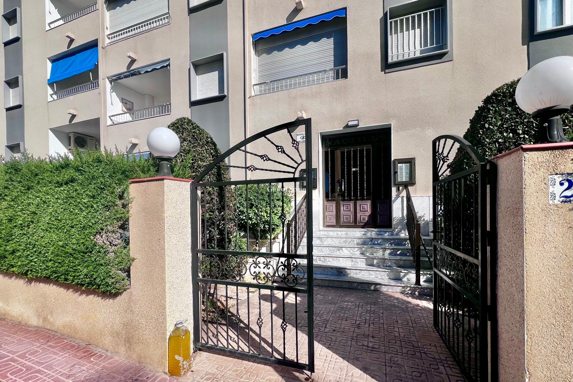 Wederverkoop - APPARTEMENT -
TORREVIEJA - Punta prima