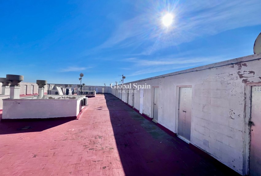 Wederverkoop - APPARTEMENT -
TORREVIEJA - Punta prima