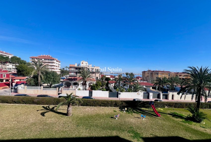Wederverkoop - APPARTEMENT -
TORREVIEJA - Punta prima