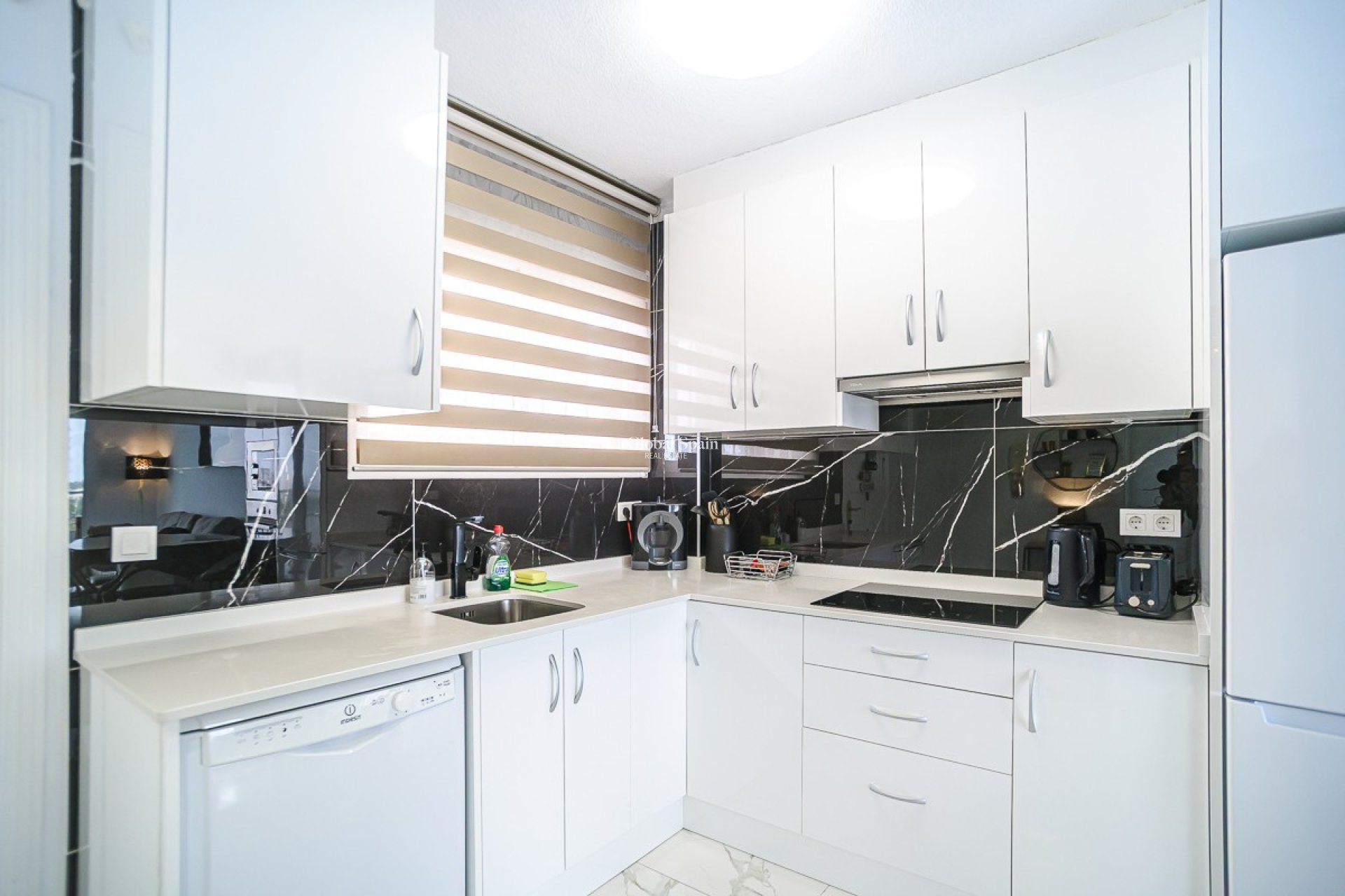 Wederverkoop - APPARTEMENT -
TORREVIEJA - Punta Prima