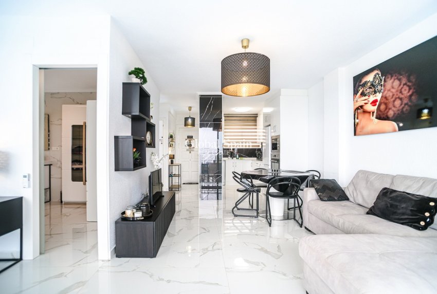 Wederverkoop - APPARTEMENT -
TORREVIEJA - Punta Prima