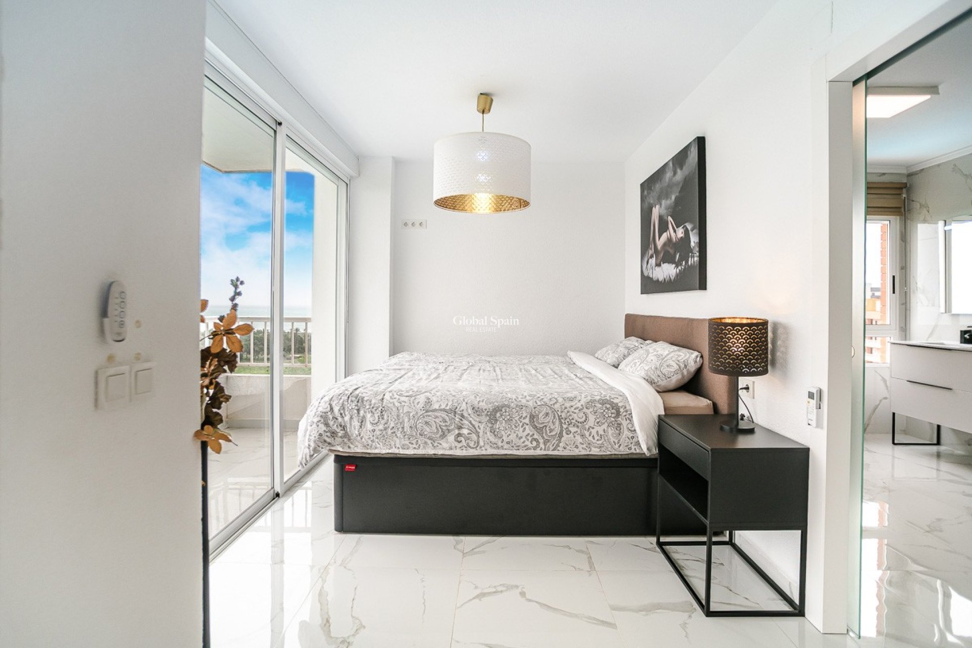 Wederverkoop - APPARTEMENT -
TORREVIEJA - Punta Prima