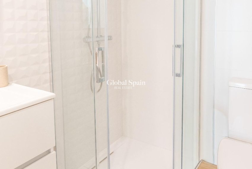 Wederverkoop - APPARTEMENT -
TORREVIEJA - Punta Prima