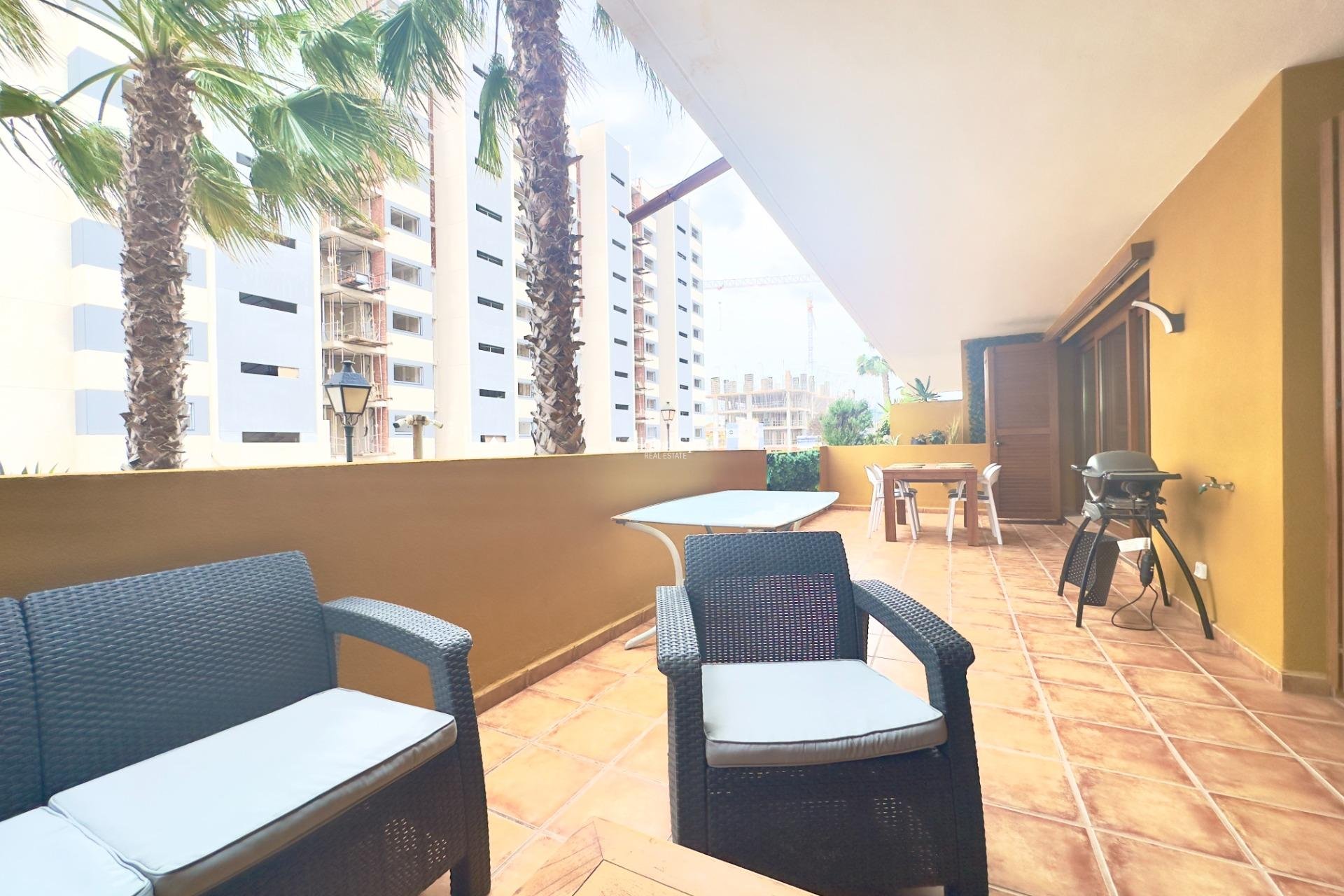 Wederverkoop - APPARTEMENT -
TORREVIEJA - Punta prima