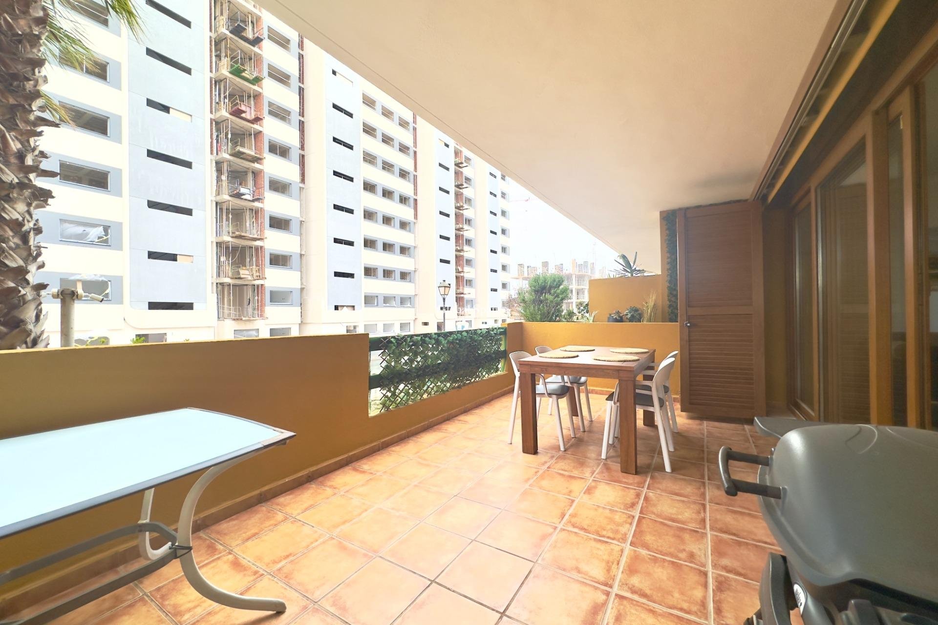 Wederverkoop - APPARTEMENT -
TORREVIEJA - Punta prima