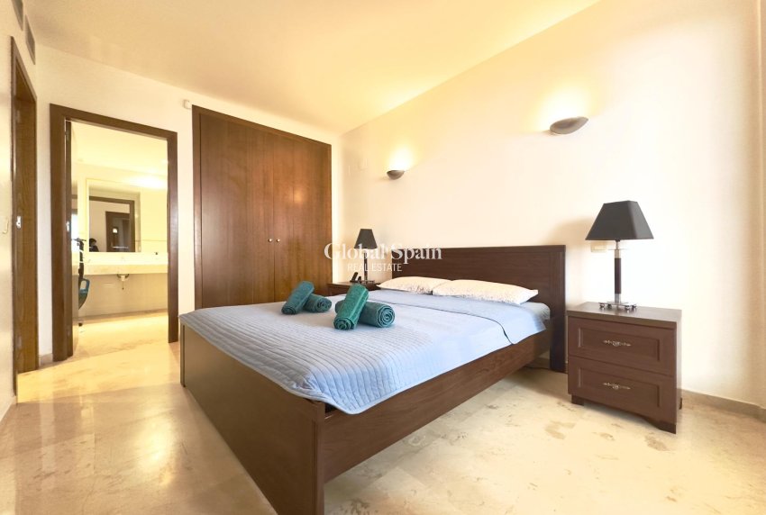 Wederverkoop - APPARTEMENT -
TORREVIEJA - Punta prima