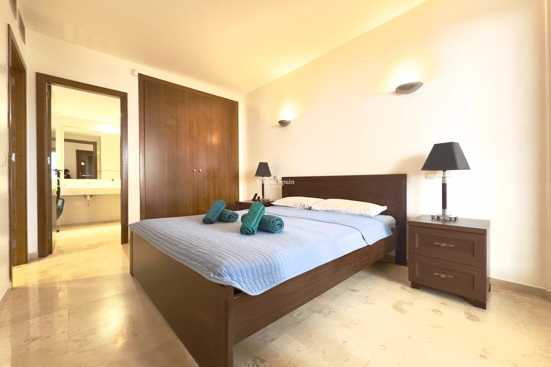 Wederverkoop - APPARTEMENT -
TORREVIEJA - Punta prima