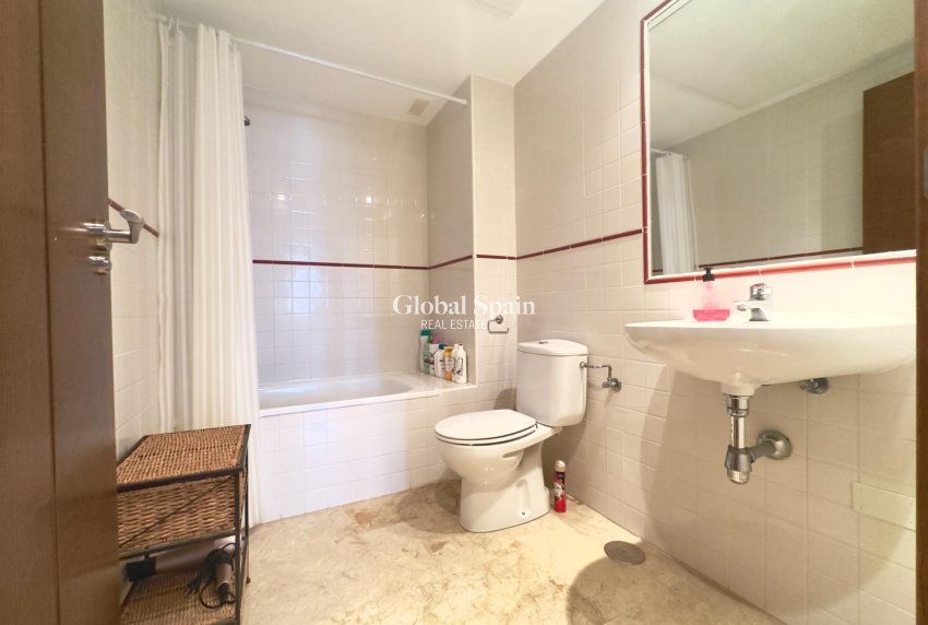 Wederverkoop - APPARTEMENT -
TORREVIEJA - Punta prima