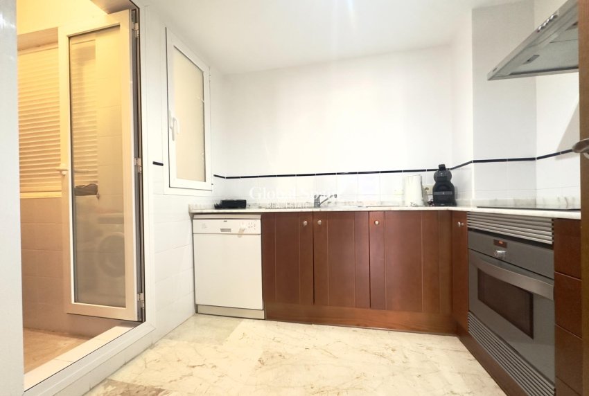 Wederverkoop - APPARTEMENT -
TORREVIEJA - Punta prima