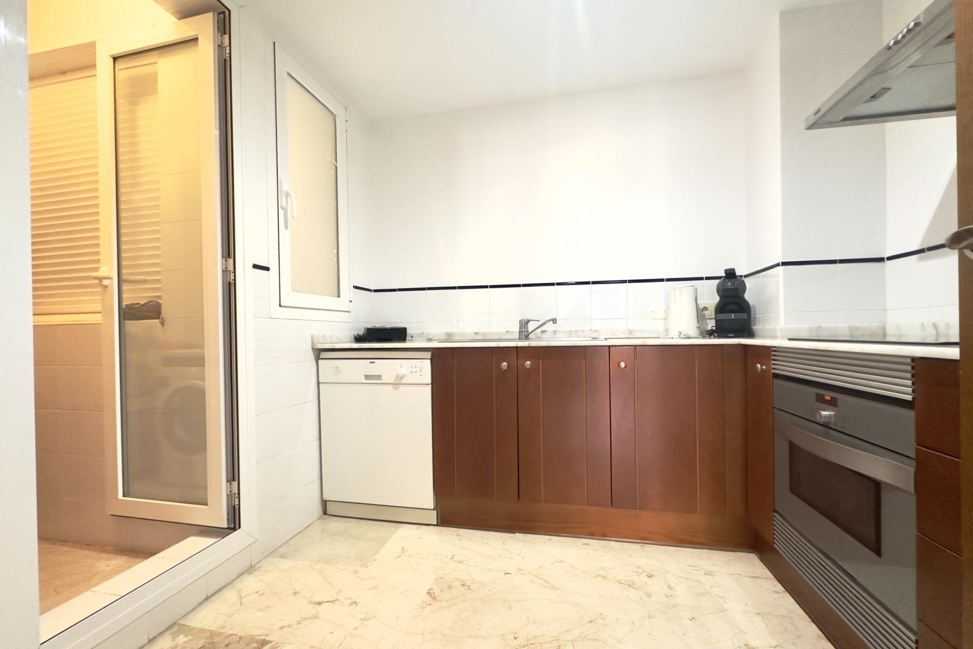 Wederverkoop - APPARTEMENT -
TORREVIEJA - Punta prima