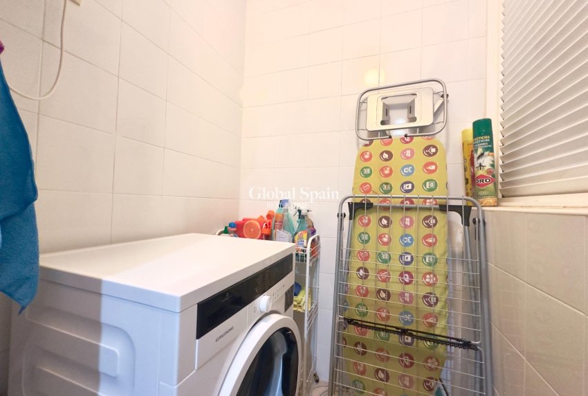 Wederverkoop - APPARTEMENT -
TORREVIEJA - Punta prima