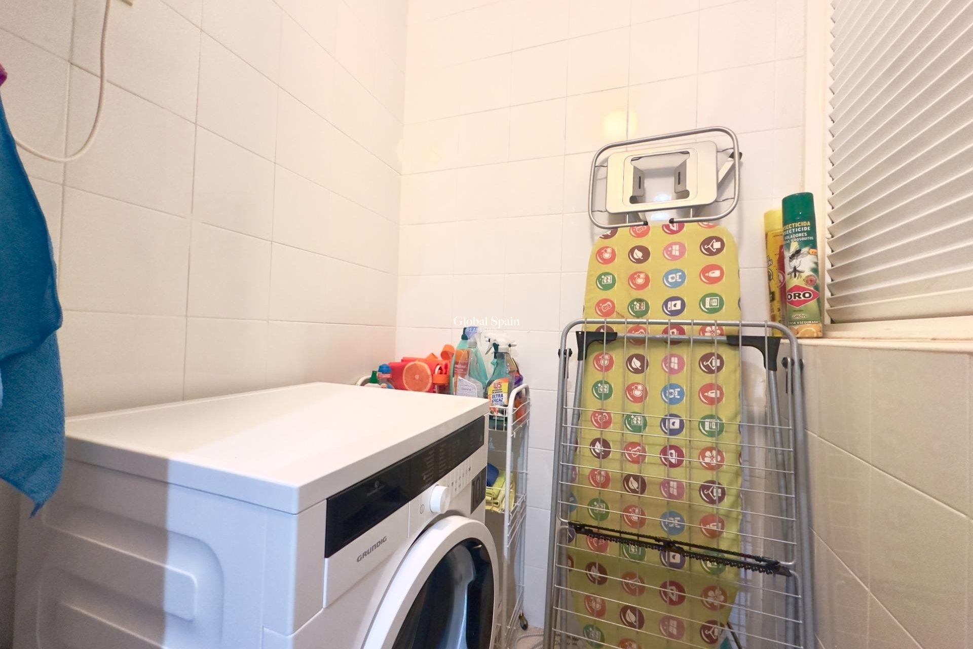 Wederverkoop - APPARTEMENT -
TORREVIEJA - Punta prima