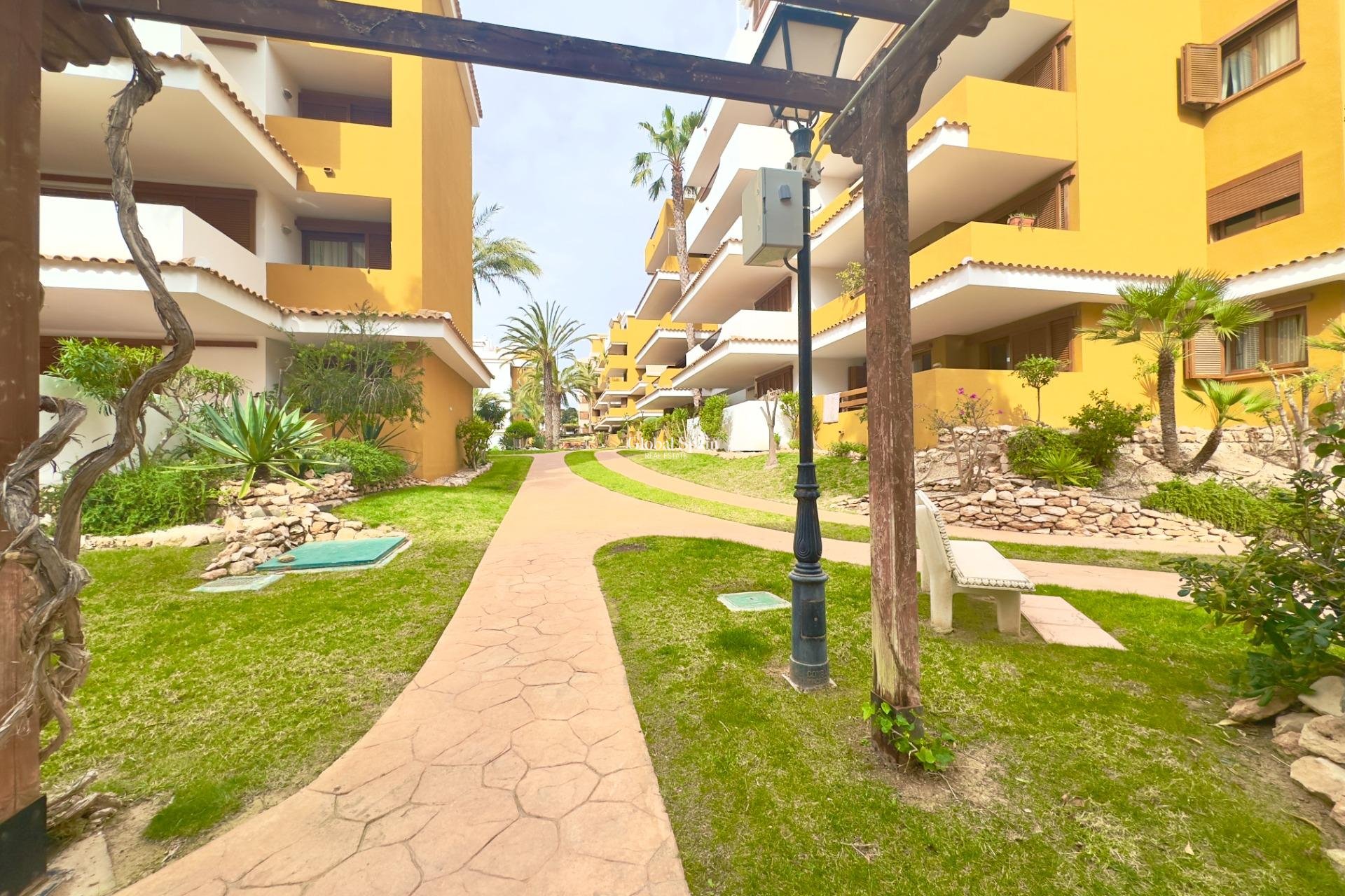 Wederverkoop - APPARTEMENT -
TORREVIEJA - Punta prima