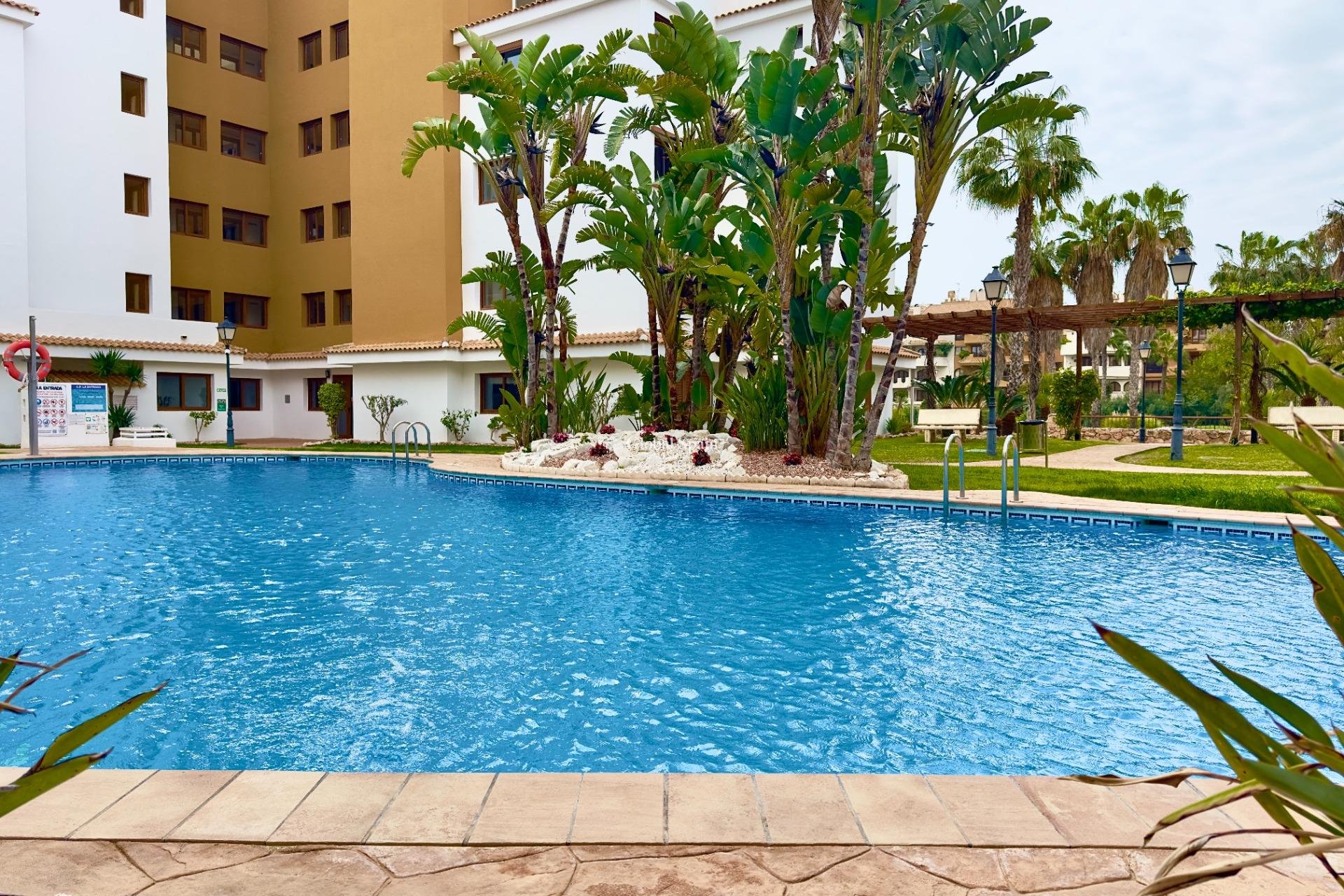 Wederverkoop - APPARTEMENT -
TORREVIEJA - Punta prima