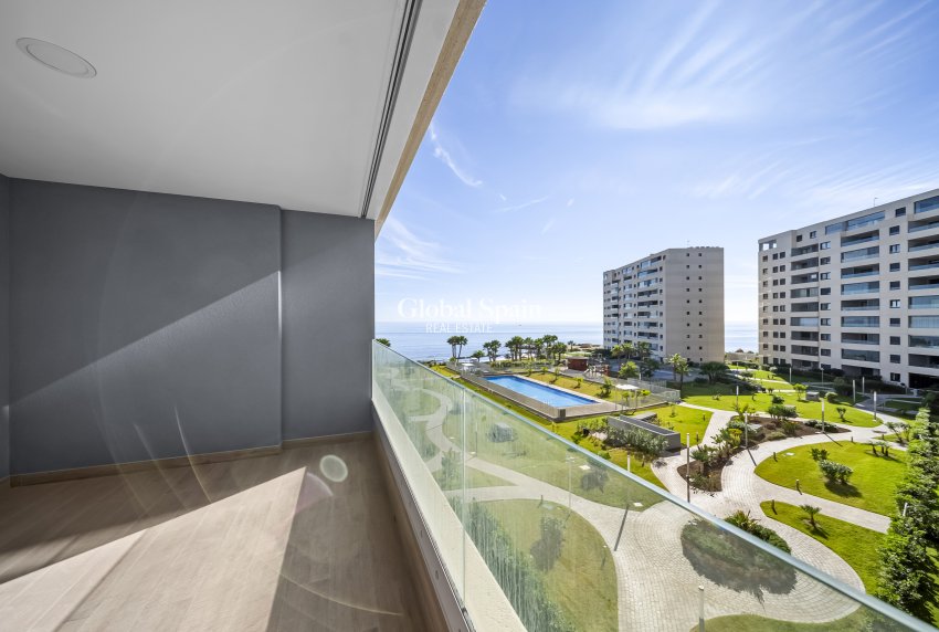 Wederverkoop - APPARTEMENT -
TORREVIEJA - Punta prima