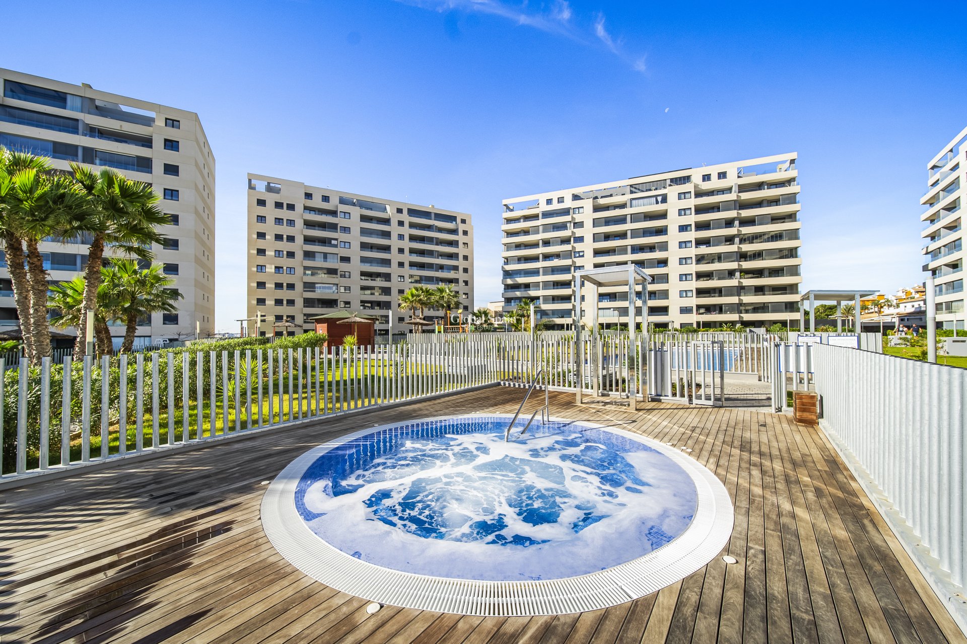 Wederverkoop - APPARTEMENT -
TORREVIEJA - Punta prima