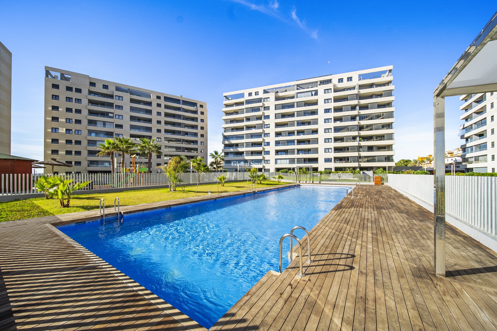 Wederverkoop - APPARTEMENT -
TORREVIEJA - Punta prima