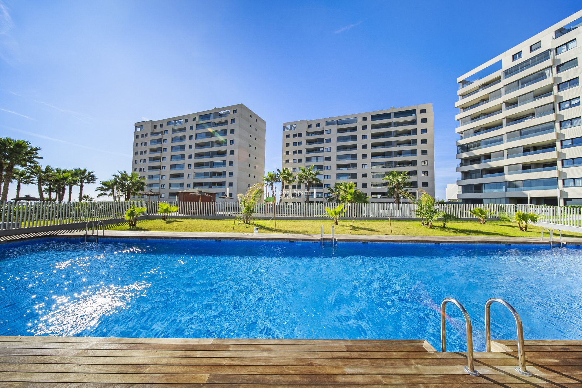 Wederverkoop - APPARTEMENT -
TORREVIEJA - Punta prima