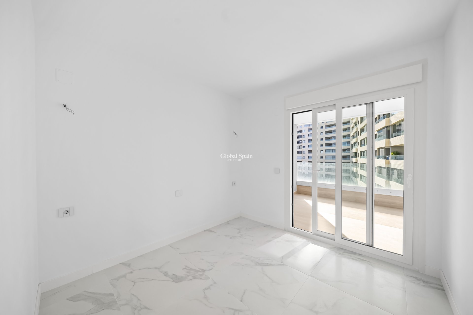 Wederverkoop - APPARTEMENT -
TORREVIEJA - Punta prima