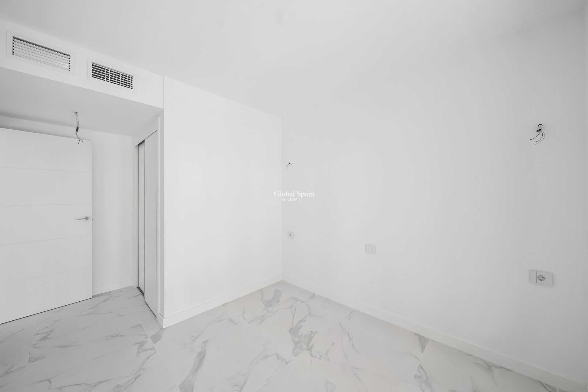 Wederverkoop - APPARTEMENT -
TORREVIEJA - Punta prima