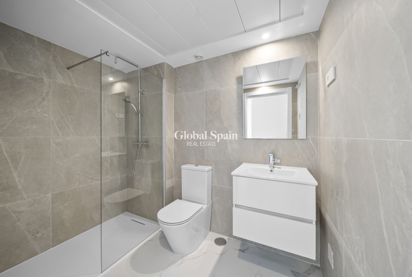 Wederverkoop - APPARTEMENT -
TORREVIEJA - Punta prima