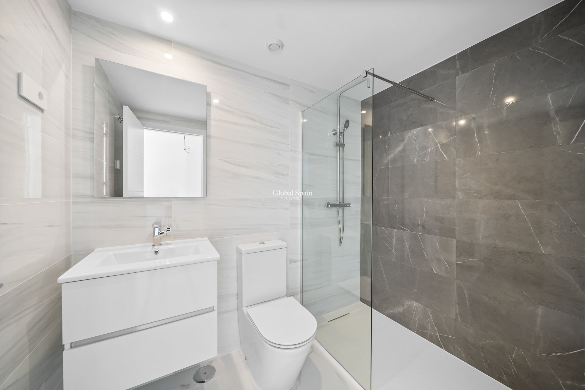 Wederverkoop - APPARTEMENT -
TORREVIEJA - Punta prima