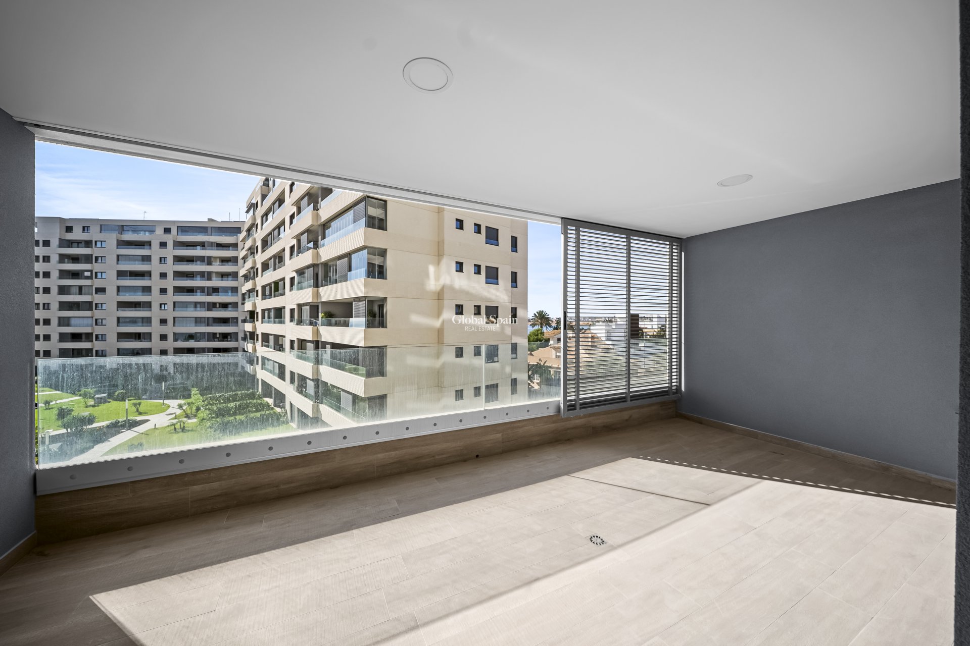 Wederverkoop - APPARTEMENT -
TORREVIEJA - Punta prima