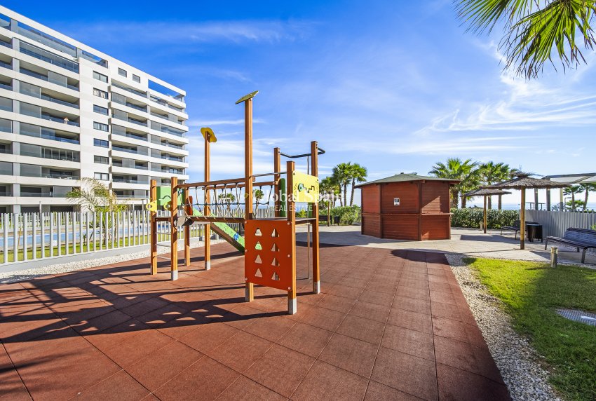 Wederverkoop - APPARTEMENT -
TORREVIEJA - Punta prima