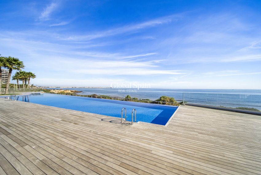 Wederverkoop - APPARTEMENT -
TORREVIEJA - Punta prima