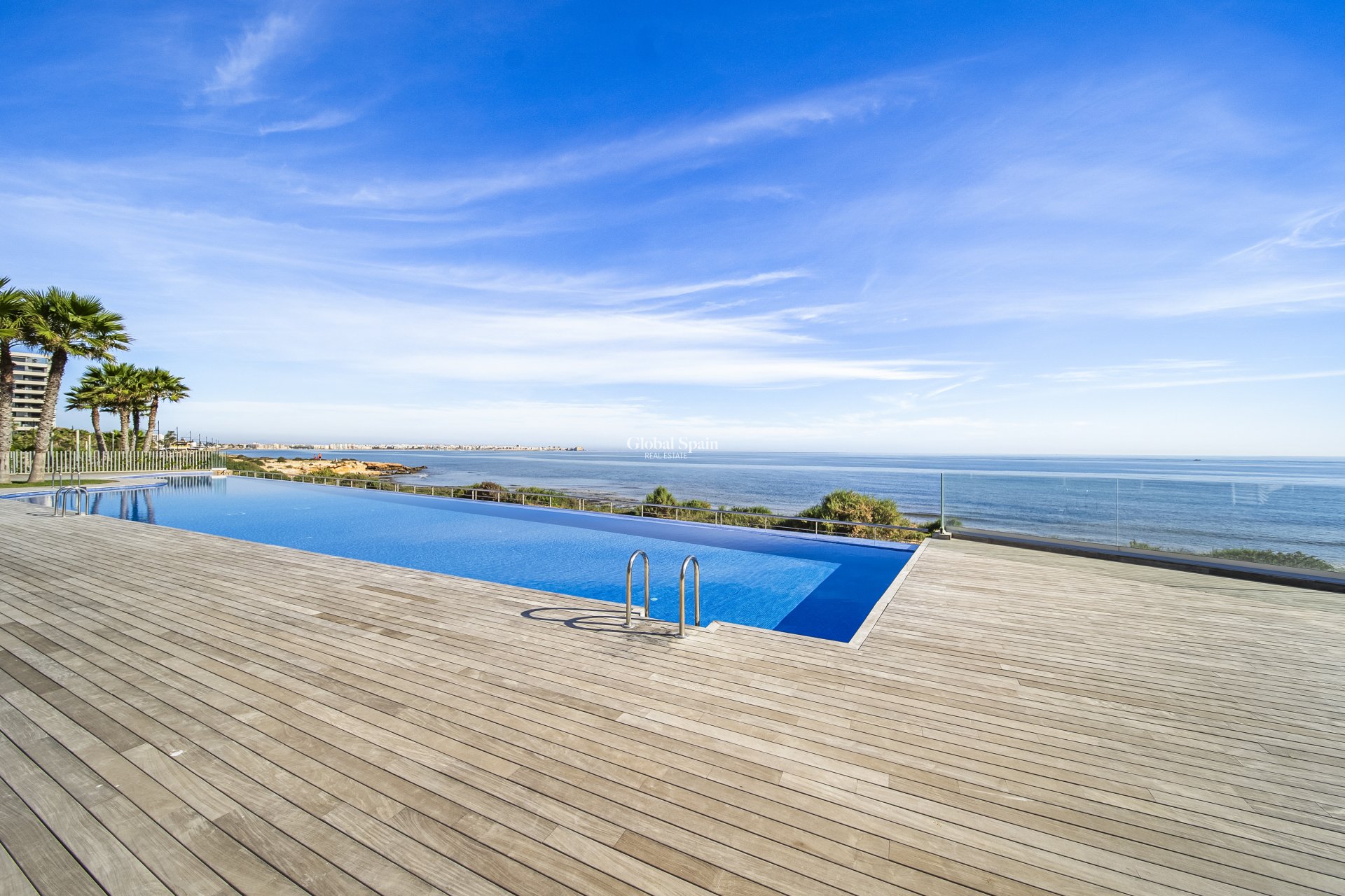 Wederverkoop - APPARTEMENT -
TORREVIEJA - Punta prima