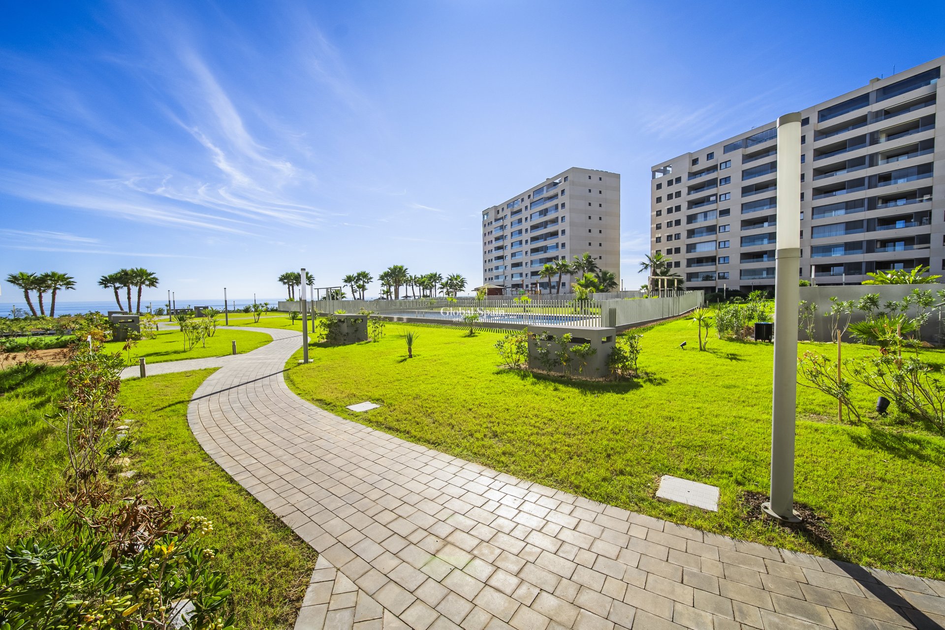 Wederverkoop - APPARTEMENT -
TORREVIEJA - Punta prima
