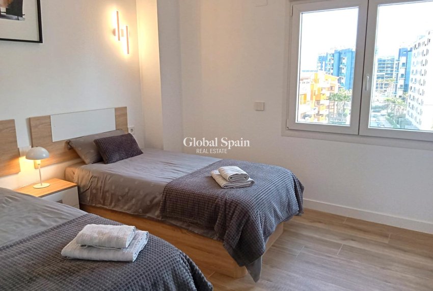 Wederverkoop - APPARTEMENT -
TORREVIEJA - Punta Prima
